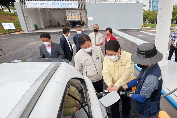 오세현 시장 하이넷 아산 인주 수소충전소 현장 방문 장면