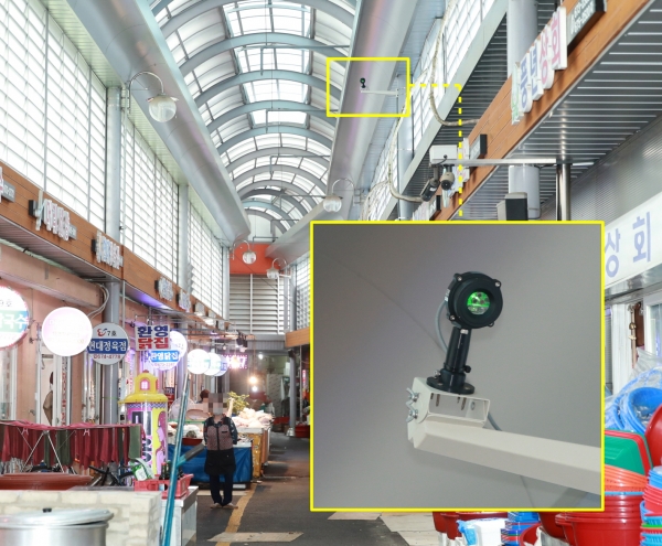 태안 서부시장에 설치된 불꽃감지식 화재감지기.