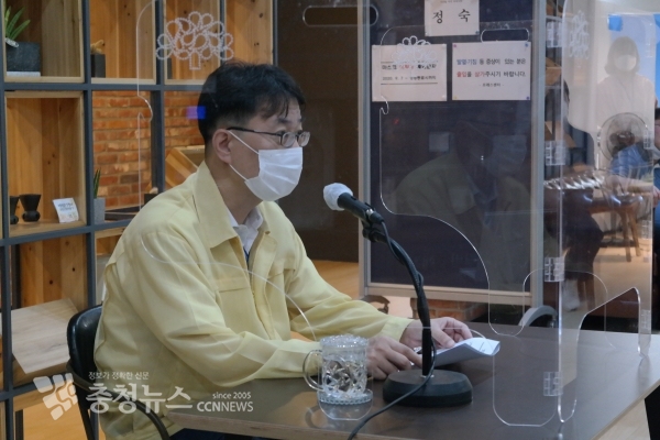 이건호 충남도 문화체육관관국장이 3일 도청 프레스센터에서 기자 간담회를 하고 있다.(사진=이성엽 기자)