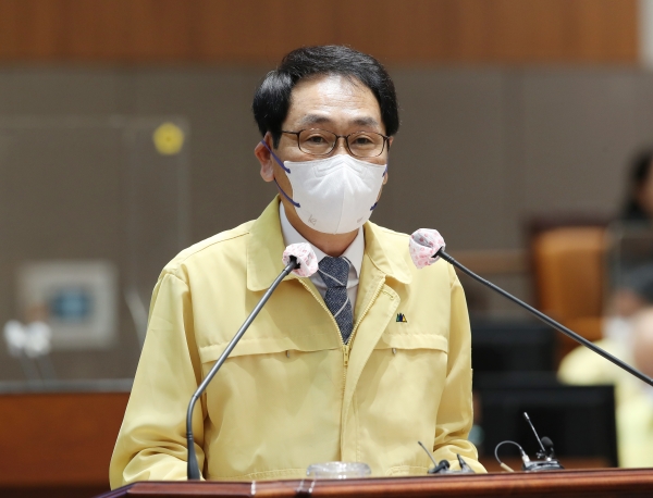 충남도의회 김영권의원이 제331회 임시회에서 도정질의를 하고 있다.(사진=충남도의회)