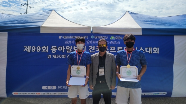 소프트테니스팀, 전국소프트테니스대회 금메달 수상 모습