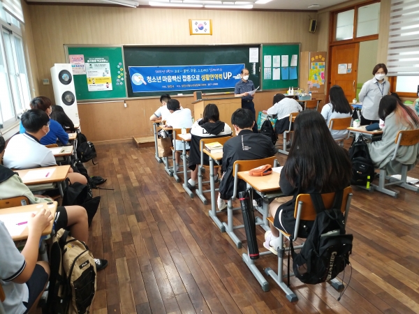 집단 심리검사 진행 중인 사진