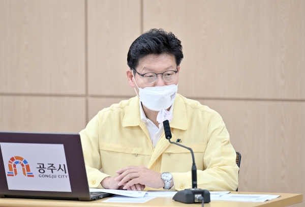 지난 6일 시청 대백제실에서 열린 주간업무보고회 개최 모습