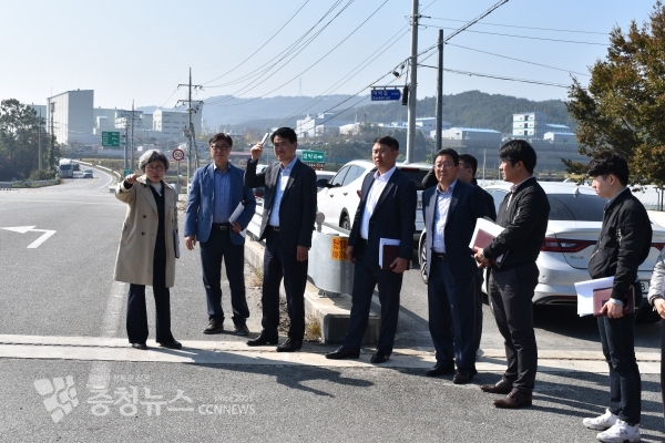 김명숙 의원이 도로공사 현장을 방문했다.(사진=충남도의회)