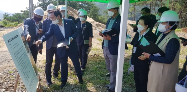 청양군의회·한국농어촌공사 알프스마을 현장답사 모습