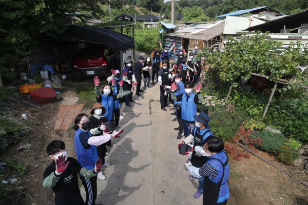지난 11일 풍세면에 연탄 1,800장을 구입 및 배달하는 노사가 함께하는 봉사활동 진행