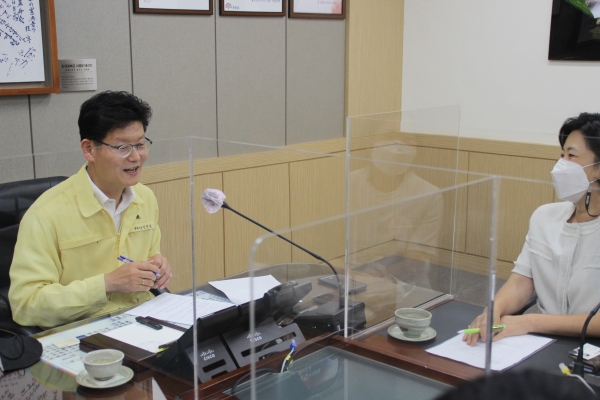 김정섭 공주시장님과 촬영 사진