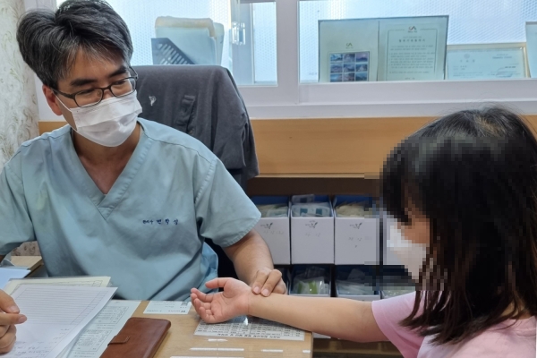 서울한의원 변학성 원장 진료모습