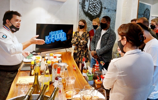 2021 파리 K-Food FAIR 사전 행사 요리 시연 * 프랑스 요리 명장 에릭 트로숑 미슐랭 셰프(좌측)