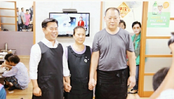 부여 동금성반점 정금량 대표 가운데