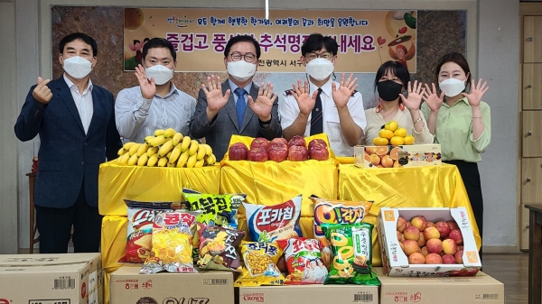 14일 추석 명절을 맞이하여 관내 아동복지시설인 후생학원을 방문해 따뜻한 마음을 전했다.