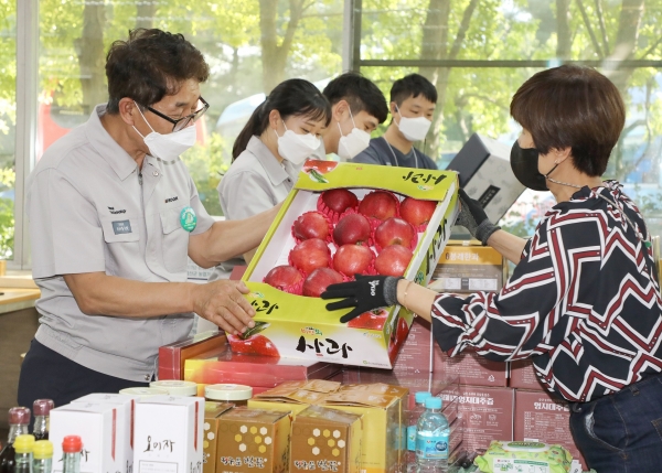한국타이어 금산공장, 1사1촌(1社1村) 바리실마을 및 금산로컬푸드 농∙특산물 판매 모습