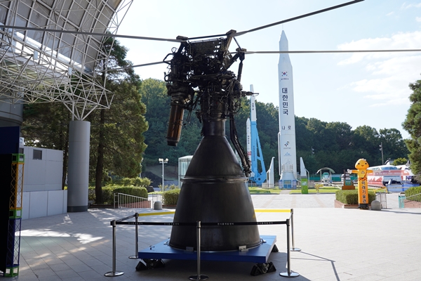 나로호 75톤급 엔진 실물.