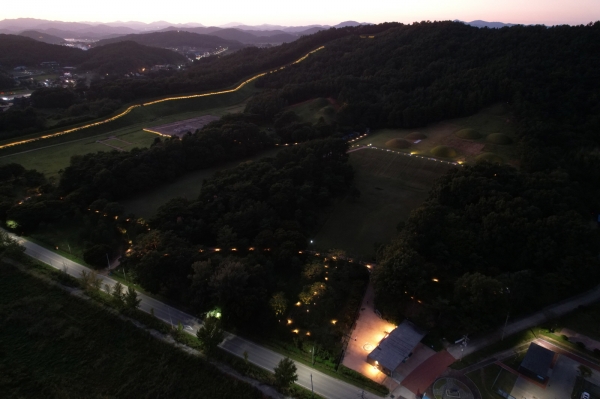 부여 왕릉원 야간조명 점등 모습