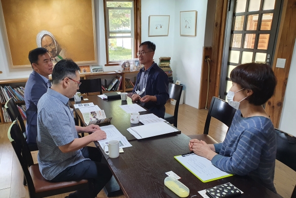 16일 천안시 북면에 위치한 도란도란노인복지센터를 방문하여 온누리상품권 100만 원 기부