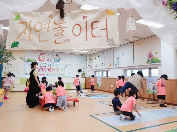 '나랑 놀래?’ 놀이테마전 진흥원 다목적실에서 진행