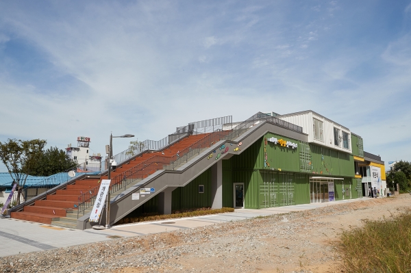 꿈자을마을관리사회적협동조합이 개관식을 준비한 배방어울림 문화센터 전경