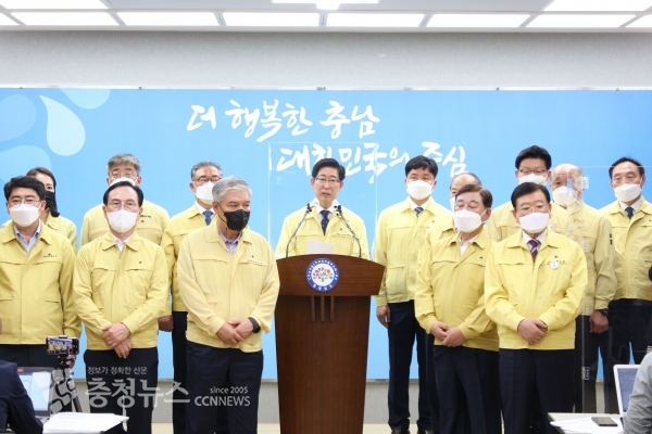 충남도가 정부 코로나19 상생지원금을 받지 못한 모든 도민에게 지원금을 지급하기로 했다.