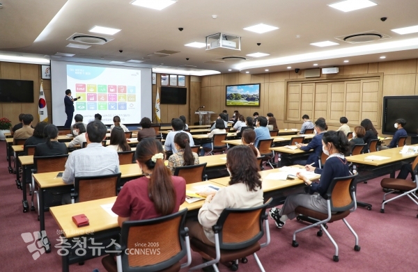 김홍장 당진시장 정책아카데미 특강 진행중인 사진