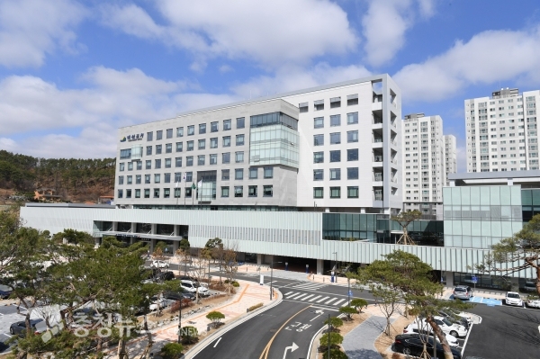 예산군청사 전경