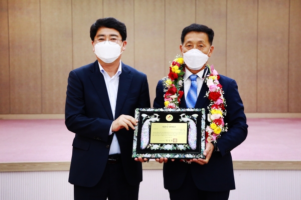 6일 시청 대회의실에서 열린 서산시 시민대상 시상식 모습