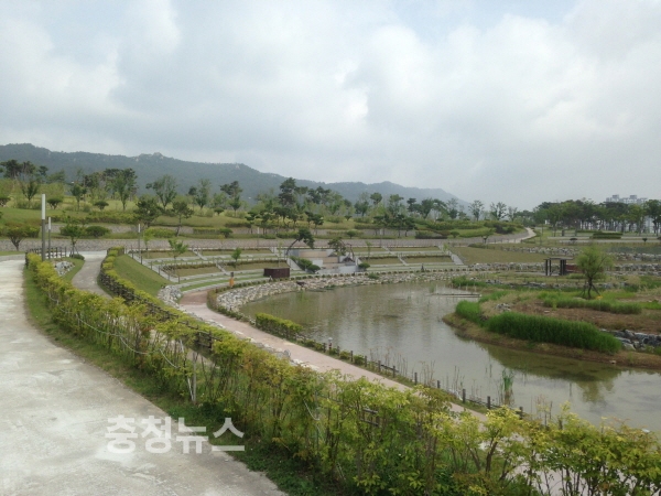 내포신도시 홍예공원