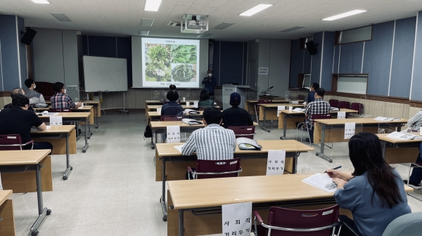 이기원 강사의 ‘귀농하여 산나물 재배하기’ 강의 진행 장면
