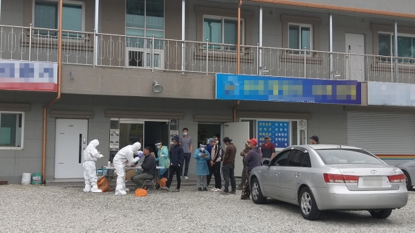 인력사무소 코로나 검사 장면