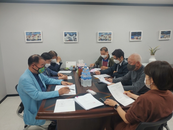 목요언론인클럽 이달의 기자상 3분기 심사 모습