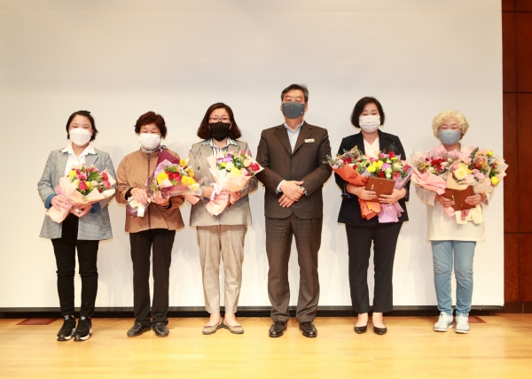 지난 14일 태안군 여성대회 유공자 표창수여 모습