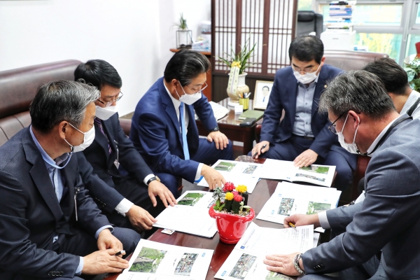 국회방문(왼쪽부터 이일순 기획예산담당관, 구교학 건설도시국장, 김홍장 당진시장, 양기대 국회의원)