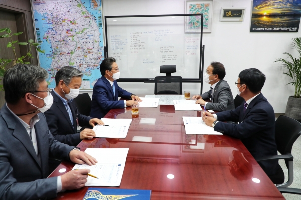 국회방문(왼쪽부터 박영안 예산팀장, 이일순 기획예산담당관, 김홍장 당진시장, 강준현 국회의원, 구교학 건설도시국장)