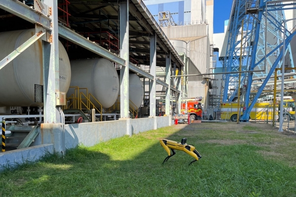 이번 훈련에 처음 투입된 ‘구조용 4족 보행로봇’