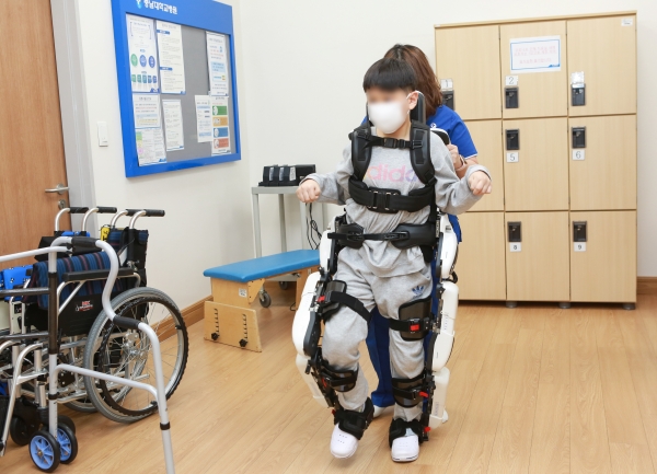 소아용 웨어러블 로봇 엔젤릭스M 도입