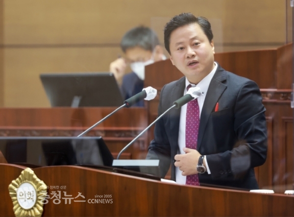시정질문 하는 이은상 천안시의회 의원