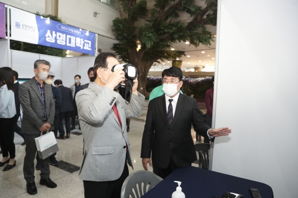 천안시가 2일 제1회 천안시 디지털 문화행사를 진행하고 있다.