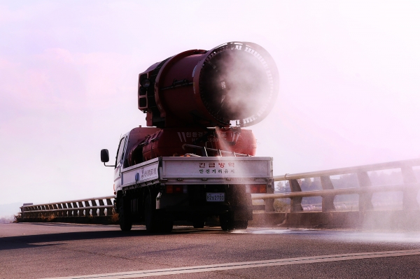 천수만 A지구를 방역하는 모습