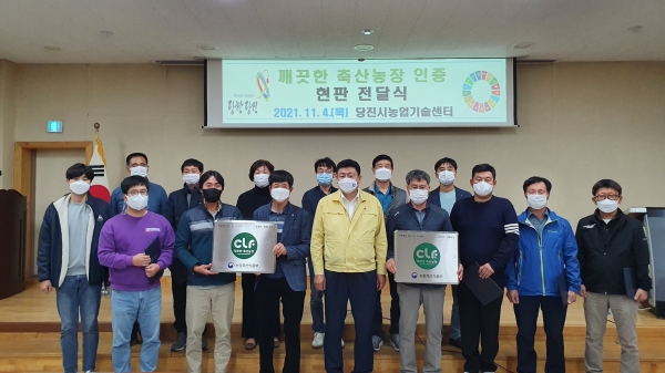 현판 및 지정서 전달식 모습