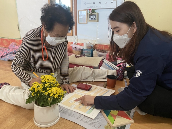 기성동 지역 취약계층 독거어르신을 대상으로 찾아가는 인지강화 프로그램 추진