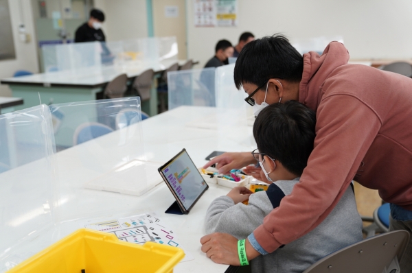 가족과 함께하는 발명캠프 - 공작(레고 코딩)