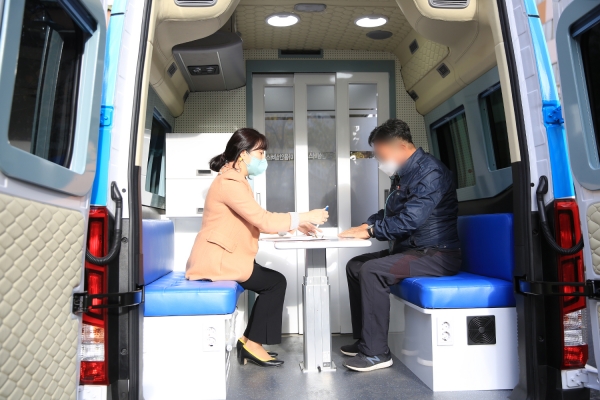 지난 8일 부영아파트에서 열린 마음안심버스를 운영하는 모습