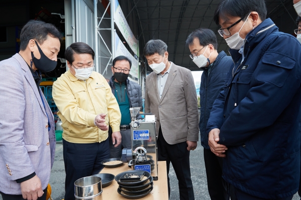 오세현 아산시장, 2021년산 공공비축미곡 매입 현장 방문 모습