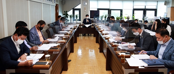 제6회 의원회의 모습