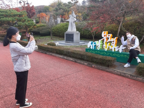 마음의 위로를 전하는 글자조형물 포토존 설치