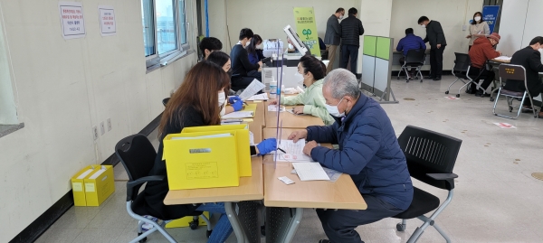 조기폐차지원사업 신청접수 장면