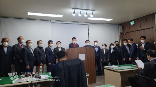 제8대 지방선거 국민의힘 태안군 입후보예정자들이 16일 태안군청 브리핑룸에서 합동 기자회견을 가져 내년 대선 정권교체와 지방선거 대승을 이루겠다고 밝혔다.