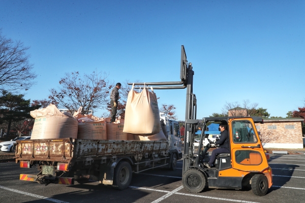 김홍장 당진시장 현장 방문해 농업인 격려 모습