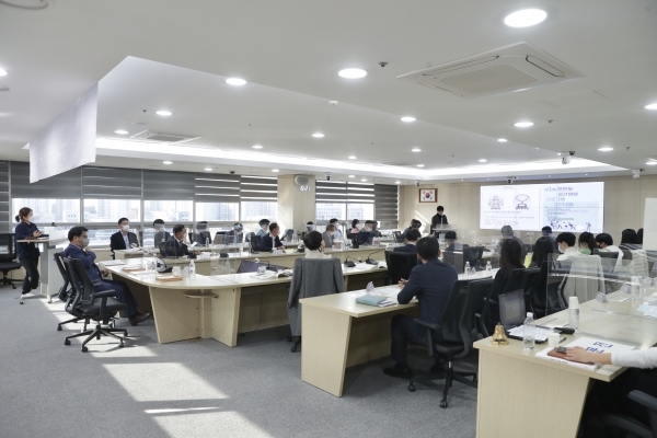 ‘상상누리 미래비전단’이 정책연구과제 발표회 진행 모습