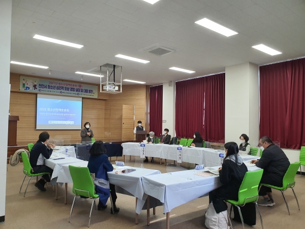 지난 16일 충남스마트워크센터에서 ‘2021년 천안시 청소년 정책토론회’를 진행하고 있다.