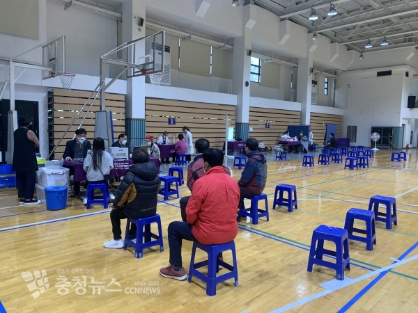 지난 11월 4일 금산읍 금산다락원 스포츠센터에서 실시된 전립선암 무료검사 현장